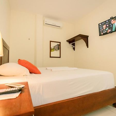 Hotel Mediterraneo Inn Santa Rosa de Lima Extérieur photo