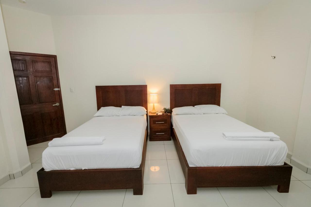 Hotel Mediterraneo Inn Santa Rosa de Lima Extérieur photo