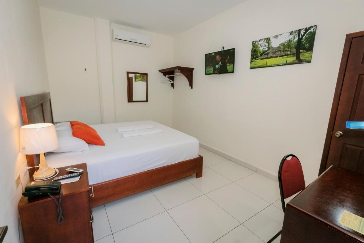 Hotel Mediterraneo Inn Santa Rosa de Lima Extérieur photo