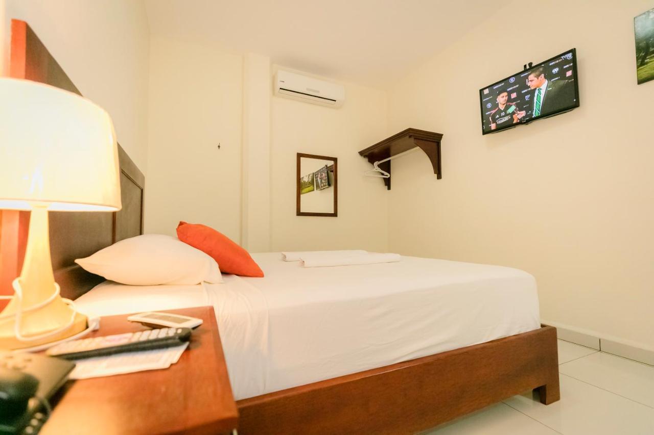 Hotel Mediterraneo Inn Santa Rosa de Lima Extérieur photo